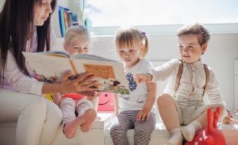Auxiliar de Creche e Educação Infantil
